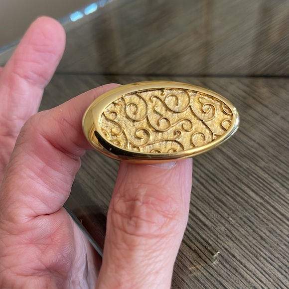 Vintage Gold-tone Oval Filigree Pin - Picture 13 of 15